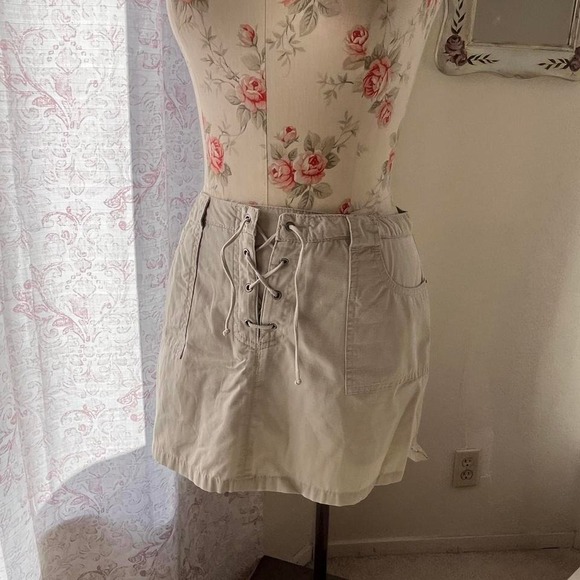 jordache‎ y2k cream mini skirt - Picture 3 of 4
